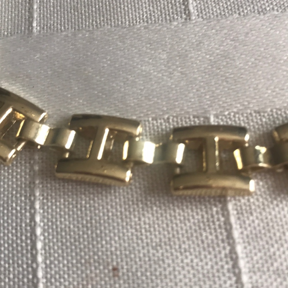LONG GOLDTONE NECKLACE - Picture 2 of 3